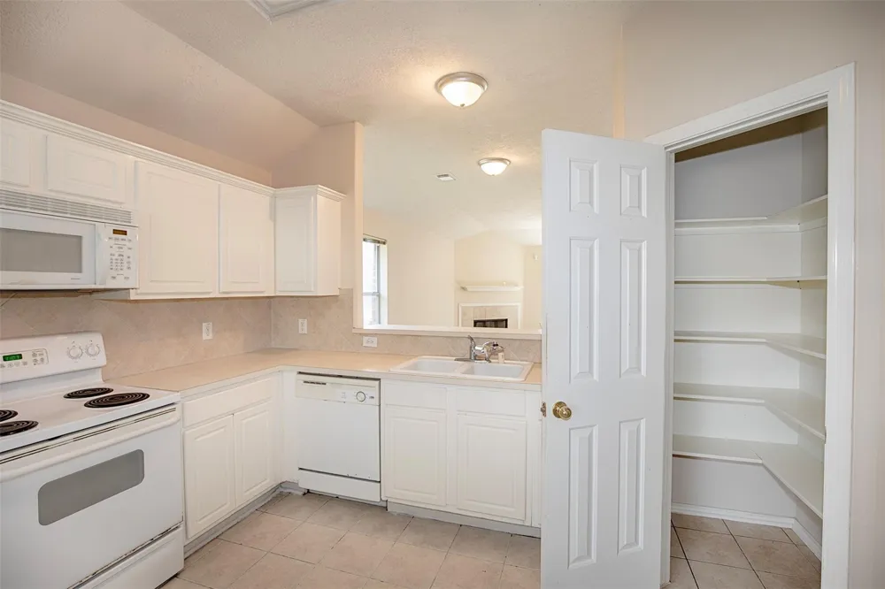 5008 Blanco Drive Pearland, TX 77584