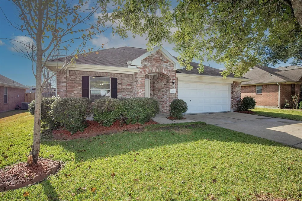 5008 Blanco Drive Pearland, TX 77584