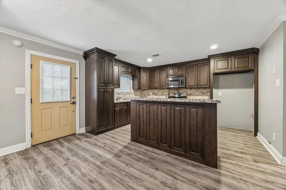 601 W Cleveland Street Baytown, TX 77520