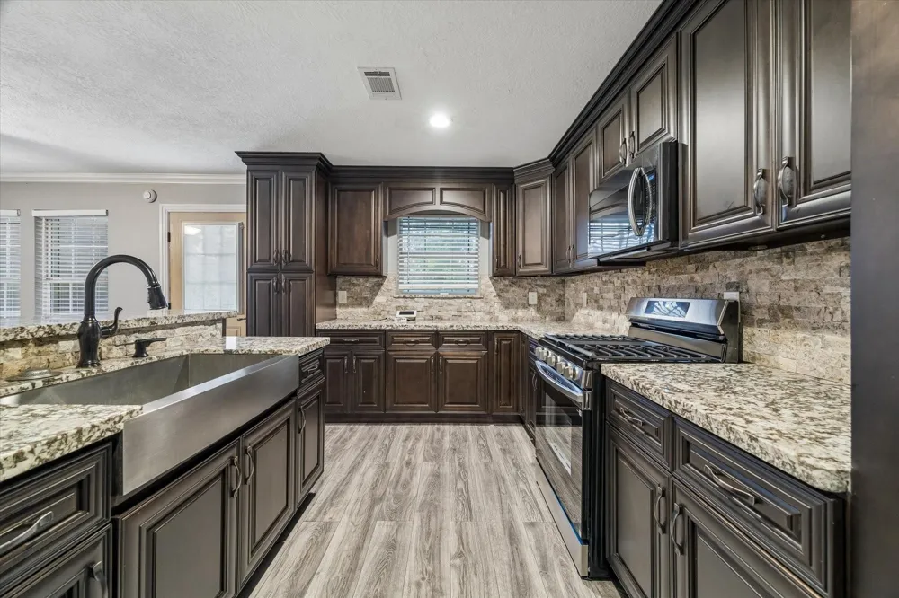 601 W Cleveland Street Baytown, TX 77520