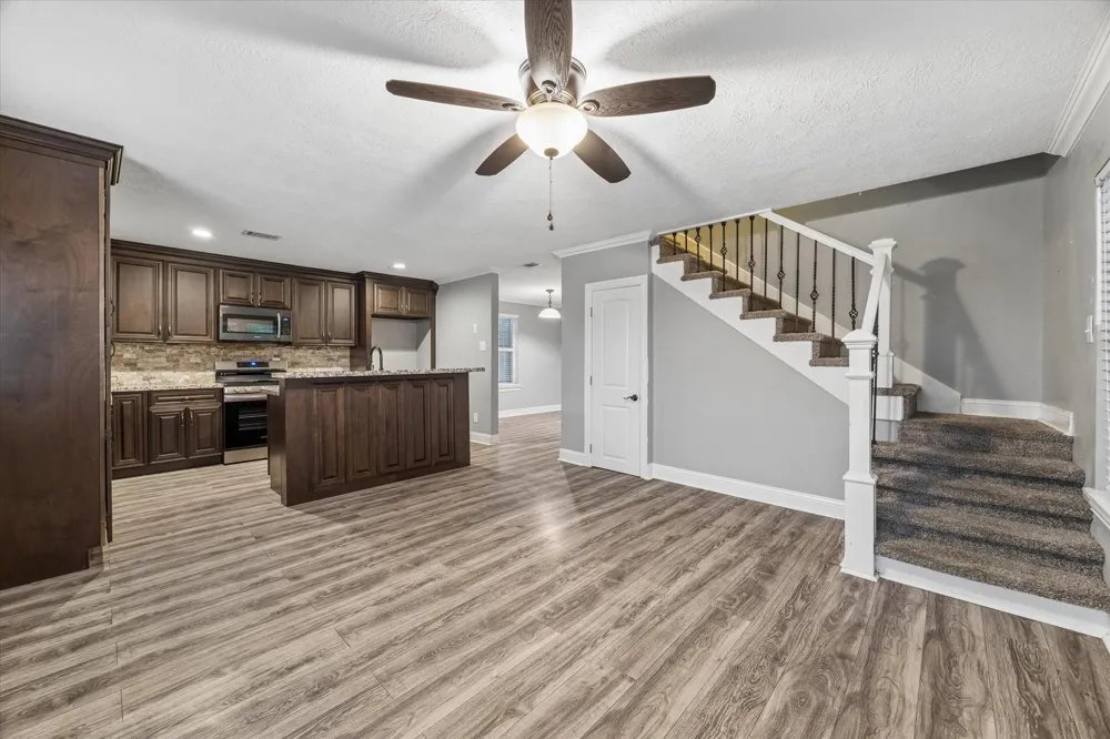 601 W Cleveland Street Baytown, TX 77520