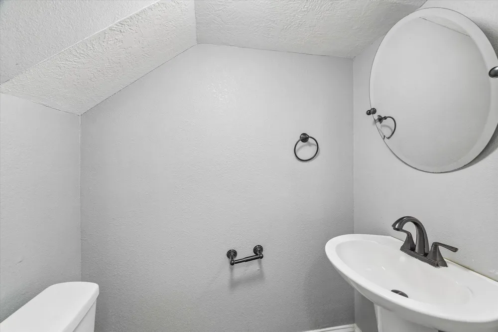 601 W Cleveland Street Baytown, TX 77520