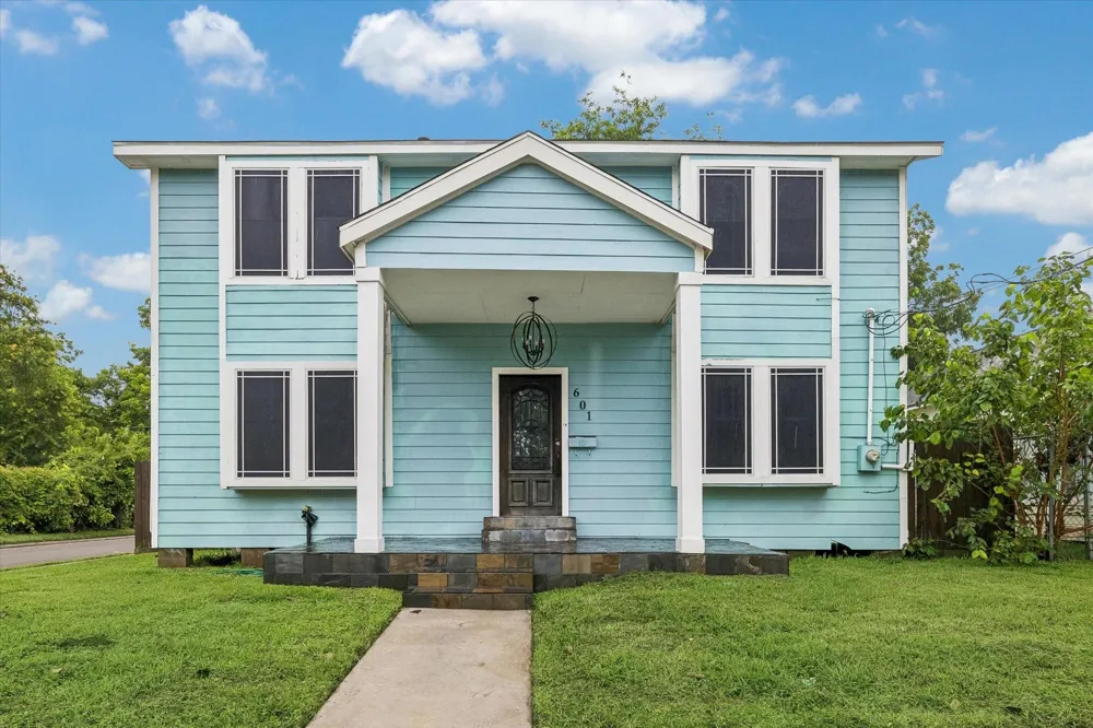 601 W Cleveland Street Baytown, TX 77520