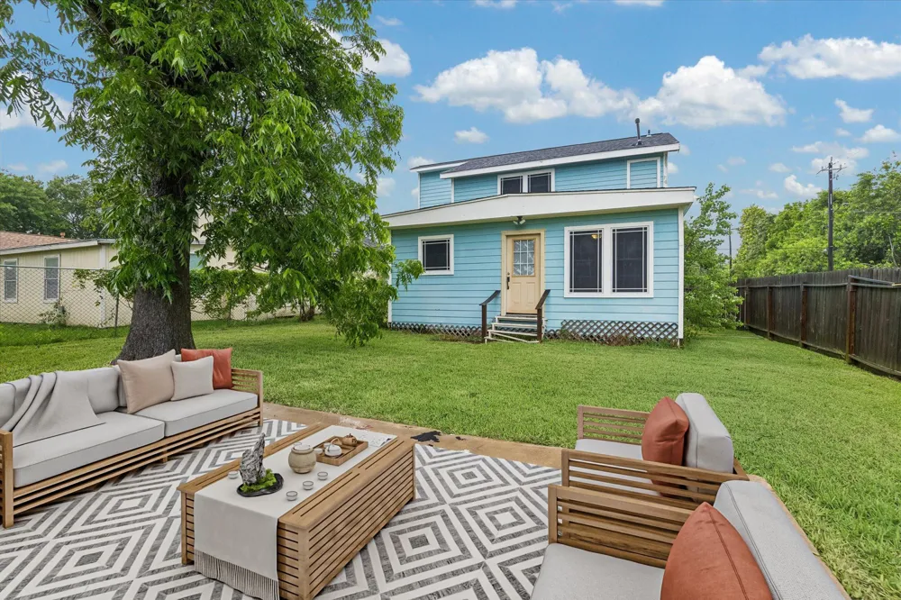 601 W Cleveland Street Baytown, TX 77520