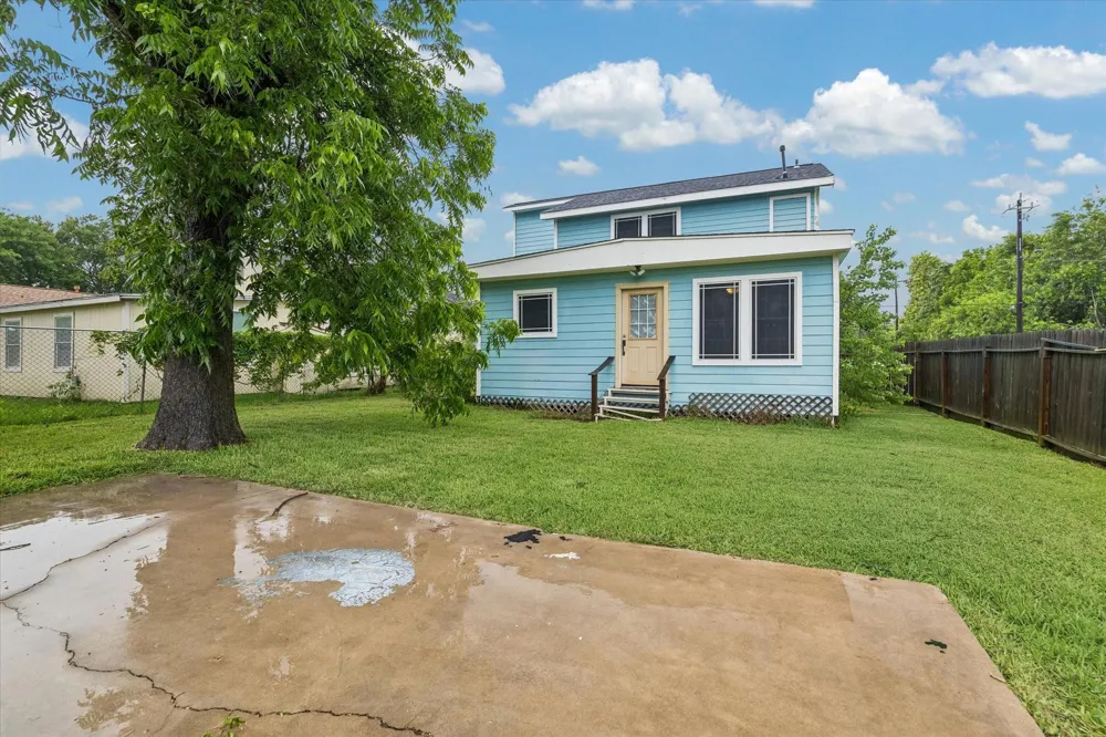 601 W Cleveland Street Baytown, TX 77520