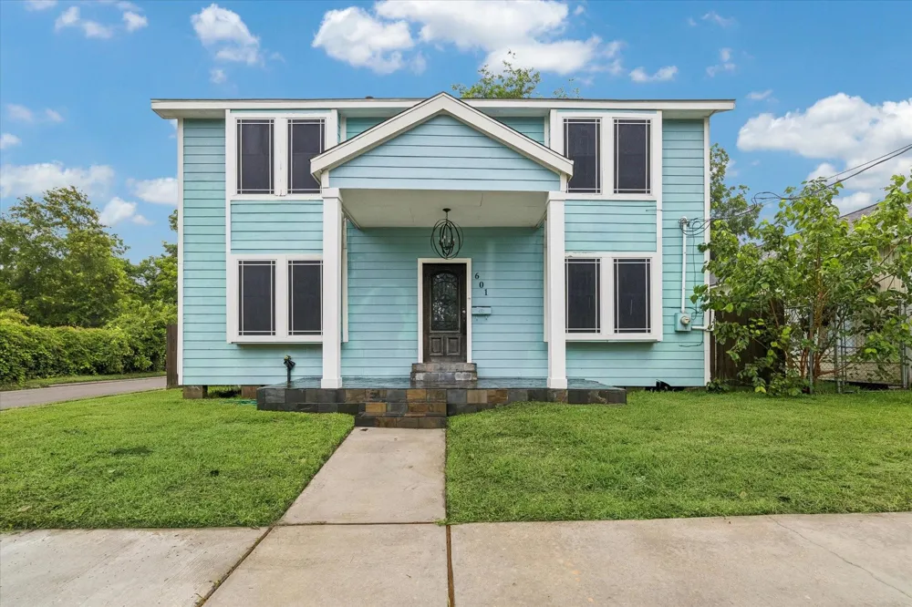 601 W Cleveland Street Baytown, TX 77520