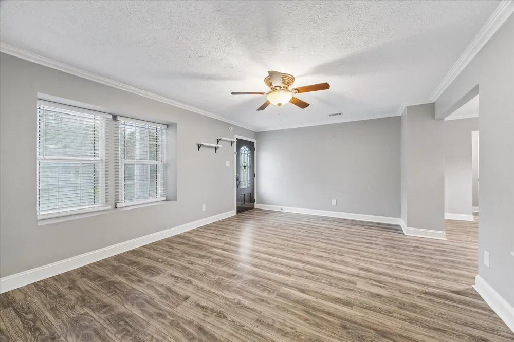 601 W Cleveland Street Baytown, TX 77520