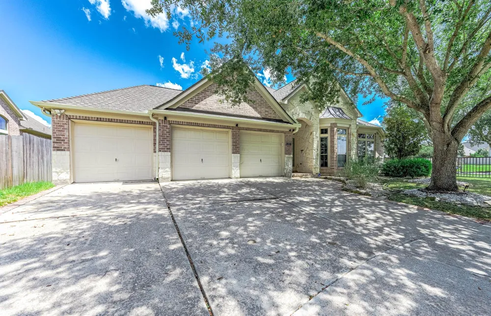 2313 Lilac Breeze Lane Pearland, TX 77584