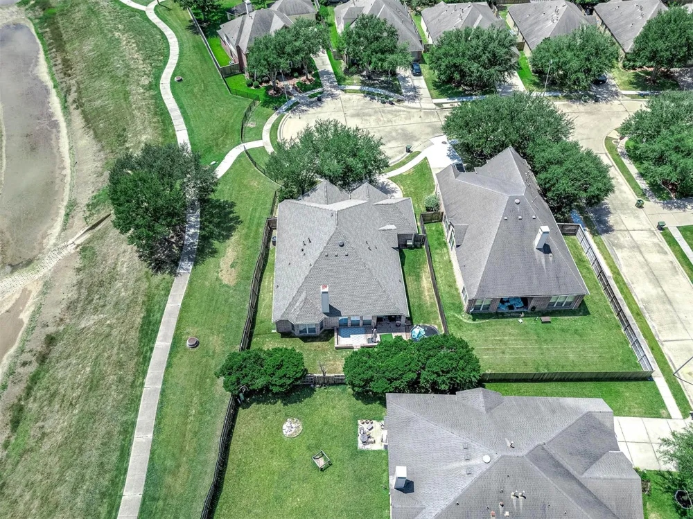 2313 Lilac Breeze Lane Pearland, TX 77584