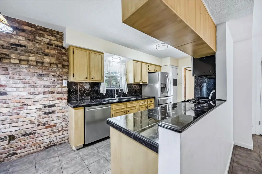 2506 Halbert Drive Pearland, TX 77581