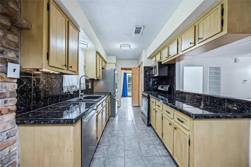 2506 Halbert Drive Pearland, TX 77581