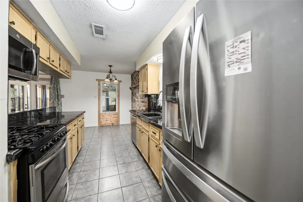 2506 Halbert Drive Pearland, TX 77581