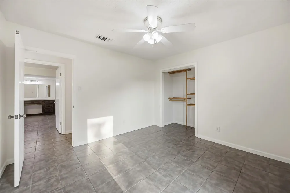 2506 Halbert Drive Pearland, TX 77581