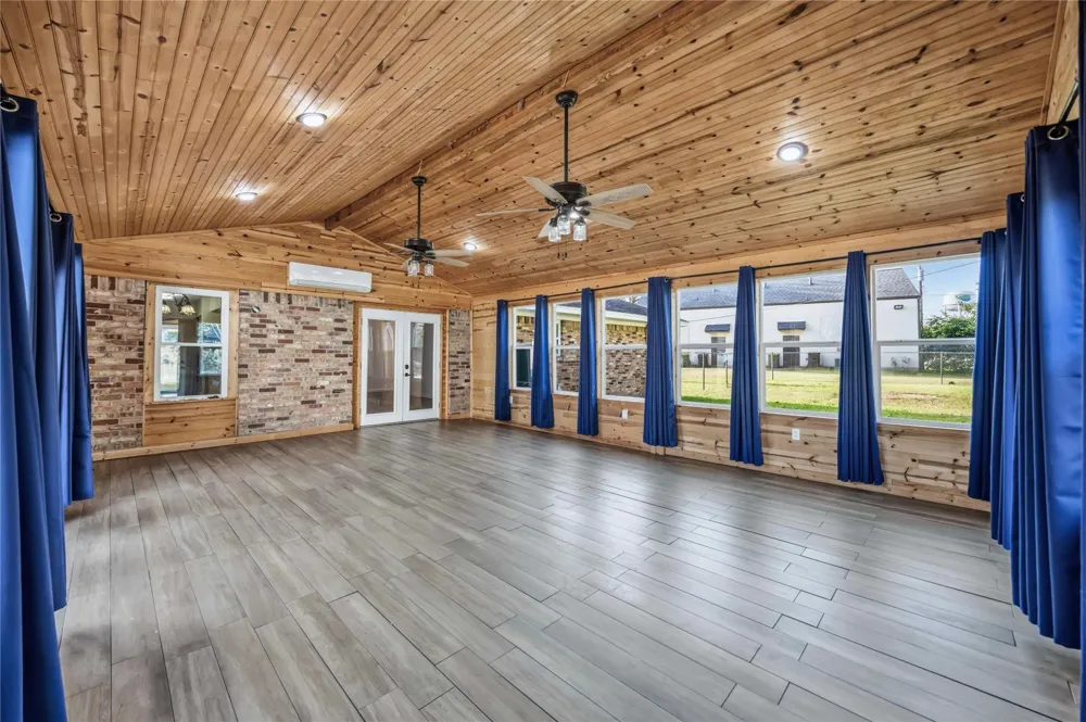 2506 Halbert Drive Pearland, TX 77581
