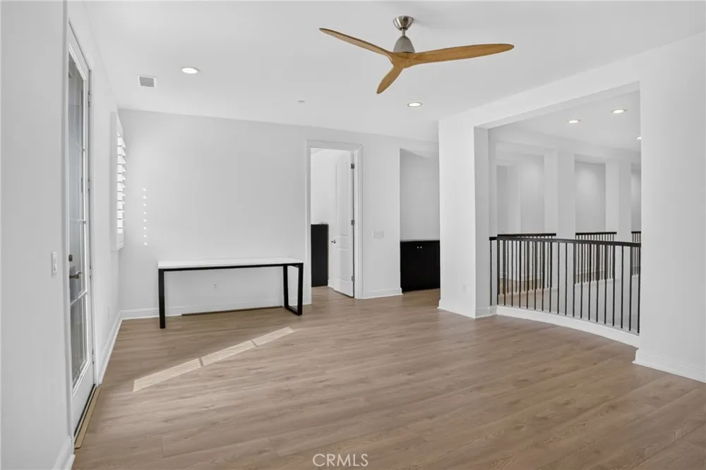 19865 Split Oak Los Angeles, CA 91311