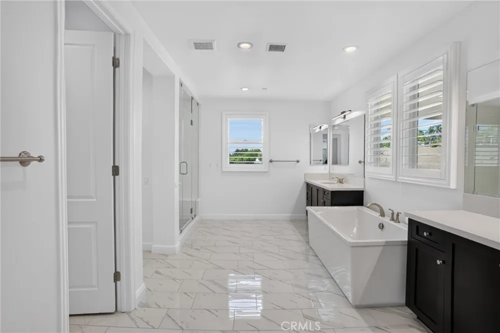 19865 Split Oak Los Angeles, CA 91311