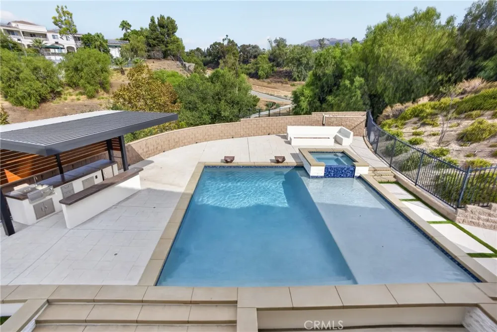 19865 Split Oak Los Angeles, CA 91311