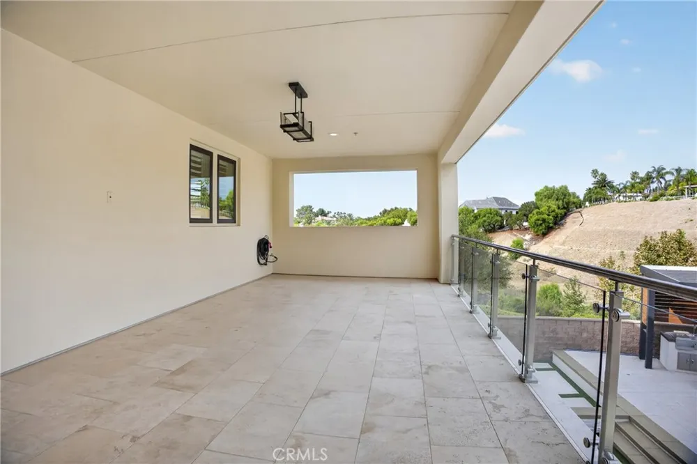 19865 Split Oak Los Angeles, CA 91311