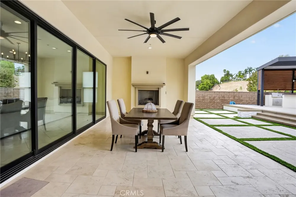 19865 Split Oak Los Angeles, CA 91311