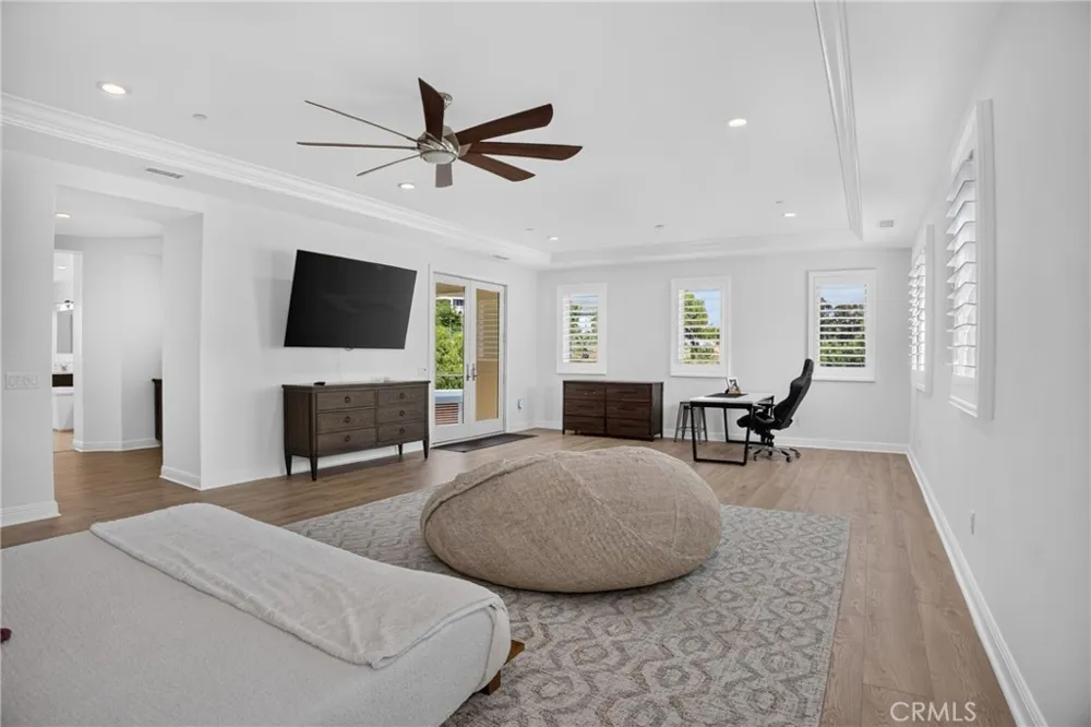 19865 Split Oak Los Angeles, CA 91311