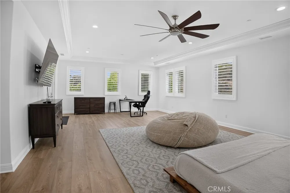 19865 Split Oak Los Angeles, CA 91311