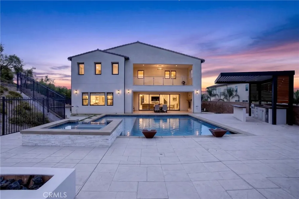 19865 Split Oak Los Angeles, CA 91311
