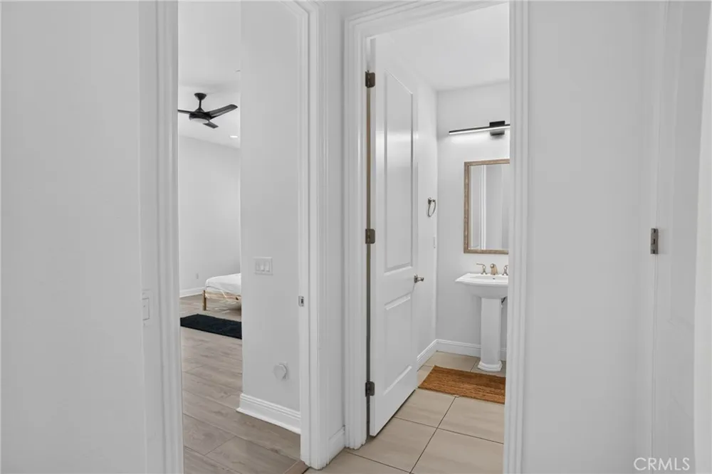 19865 Split Oak Los Angeles, CA 91311