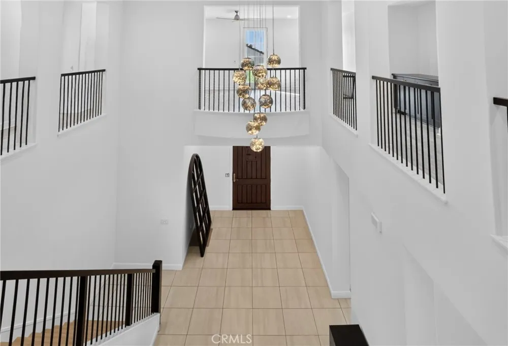 19865 Split Oak Los Angeles, CA 91311