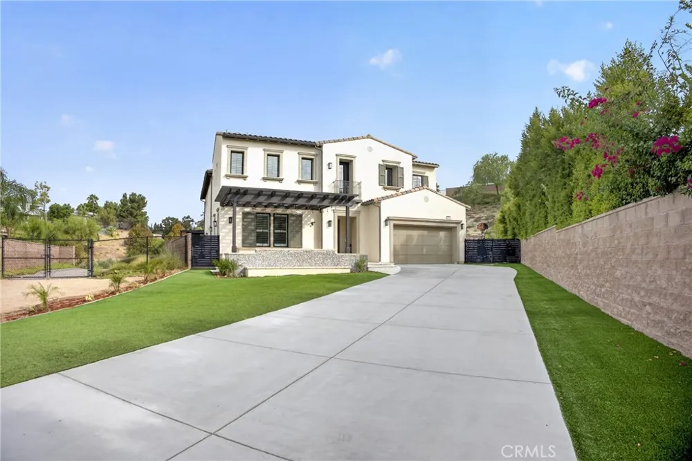 19865 Split Oak Los Angeles, CA 91311