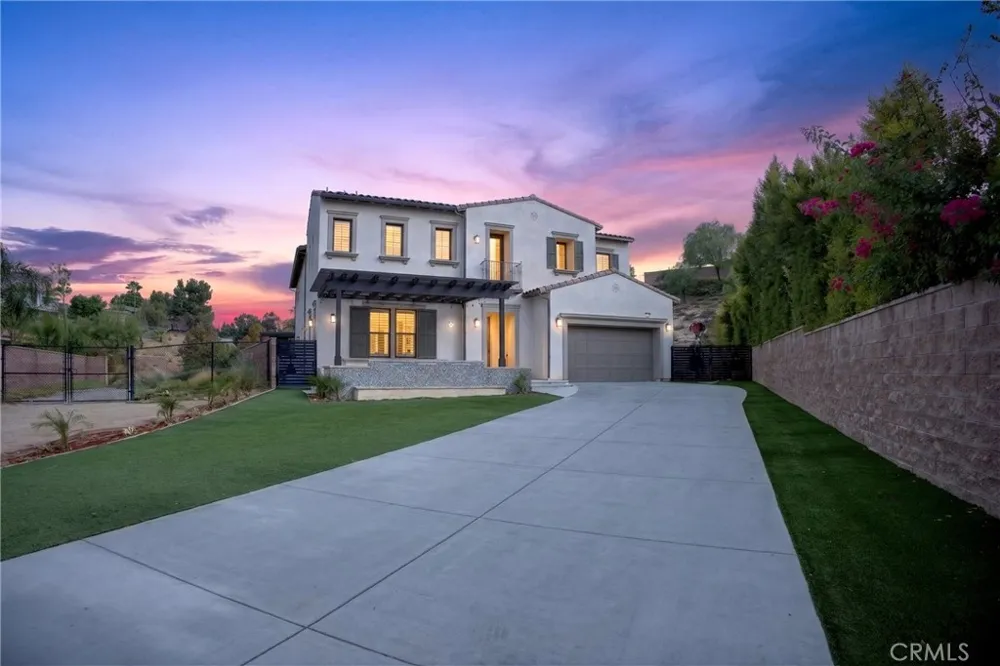 19865 Split Oak Los Angeles, CA 91311