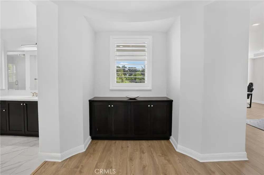 19865 Split Oak Los Angeles, CA 91311