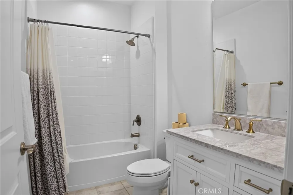 19865 Split Oak Los Angeles, CA 91311