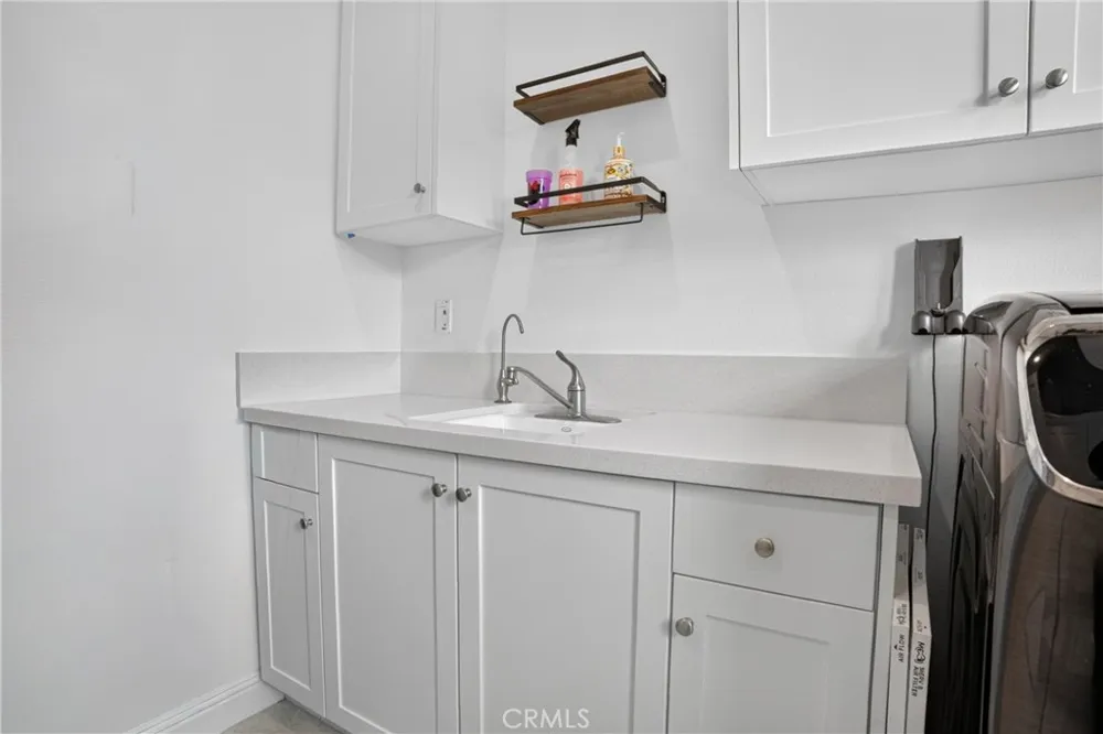 19865 Split Oak Los Angeles, CA 91311