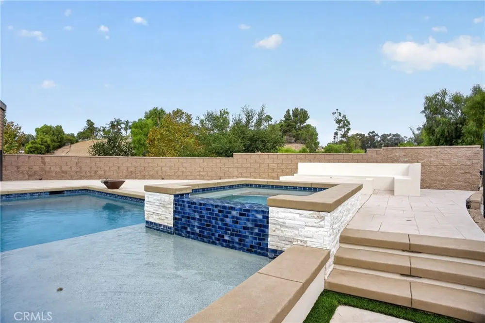 19865 Split Oak Los Angeles, CA 91311