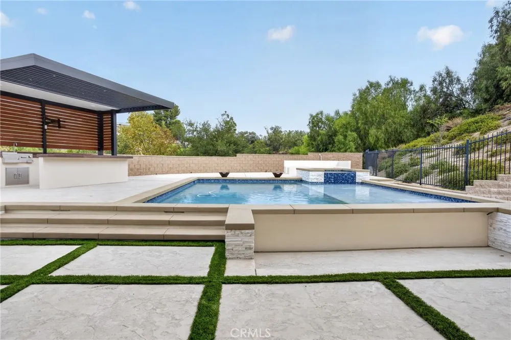 19865 Split Oak Los Angeles, CA 91311