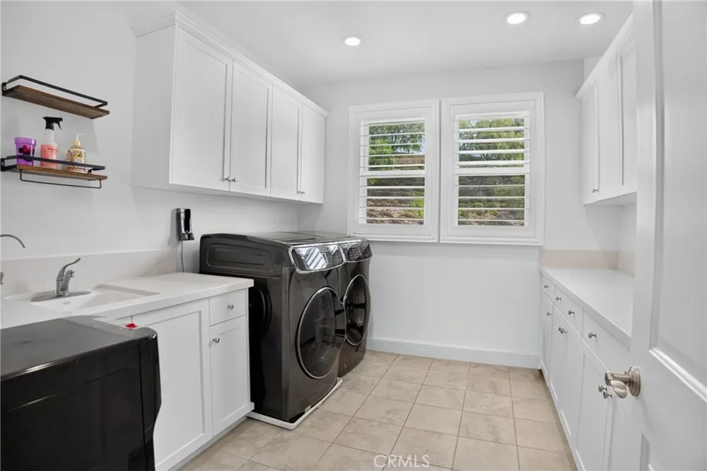 19865 Split Oak Los Angeles, CA 91311