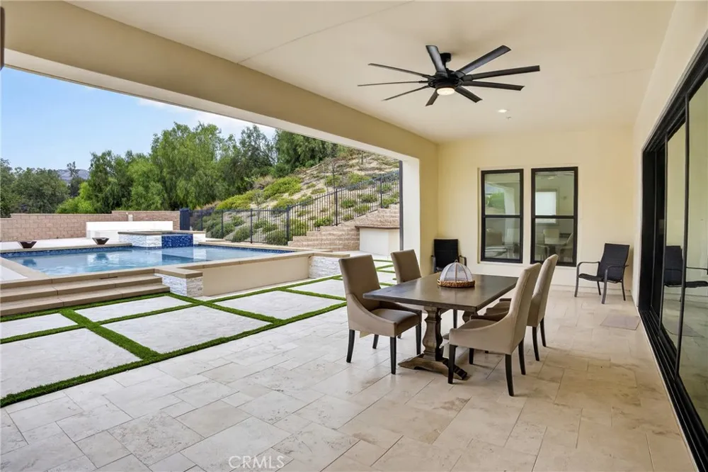 19865 Split Oak Los Angeles, CA 91311