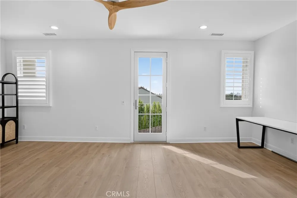 19865 Split Oak Los Angeles, CA 91311