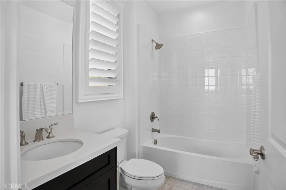 19865 Split Oak Los Angeles, CA 91311