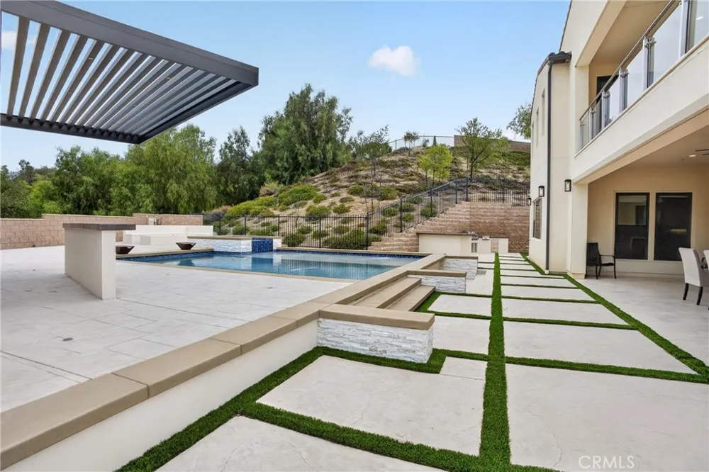 19865 Split Oak Los Angeles, CA 91311