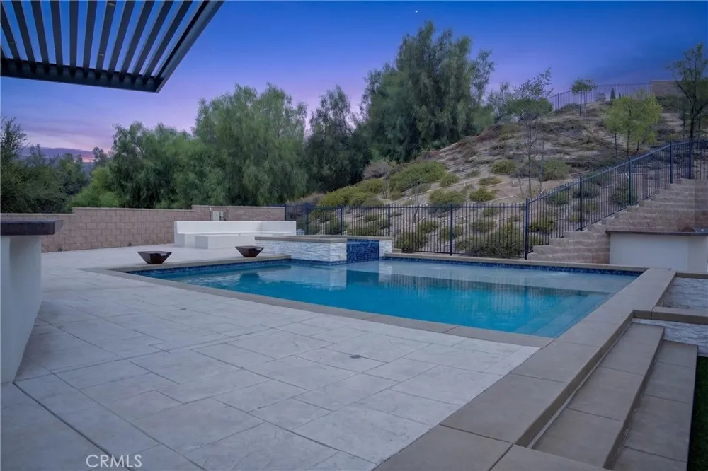 19865 Split Oak Los Angeles, CA 91311