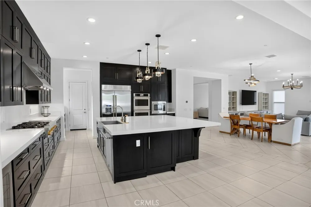 19865 Split Oak Los Angeles, CA 91311
