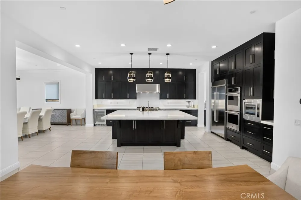 19865 Split Oak Los Angeles, CA 91311