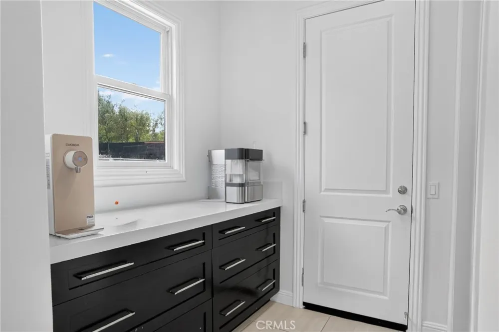19865 Split Oak Los Angeles, CA 91311