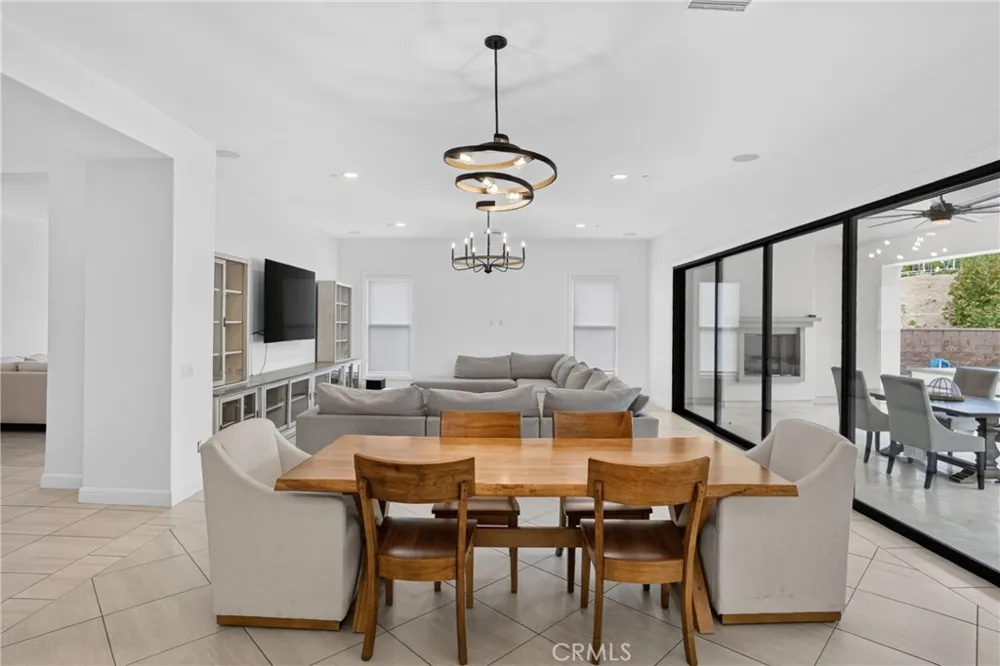 19865 Split Oak Los Angeles, CA 91311
