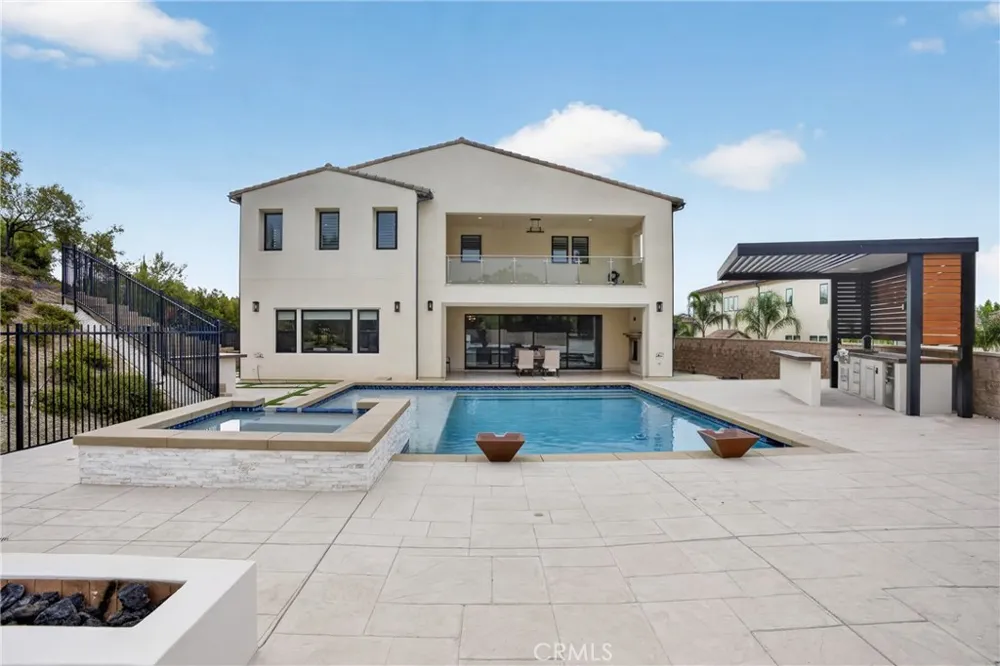 19865 Split Oak Los Angeles, CA 91311