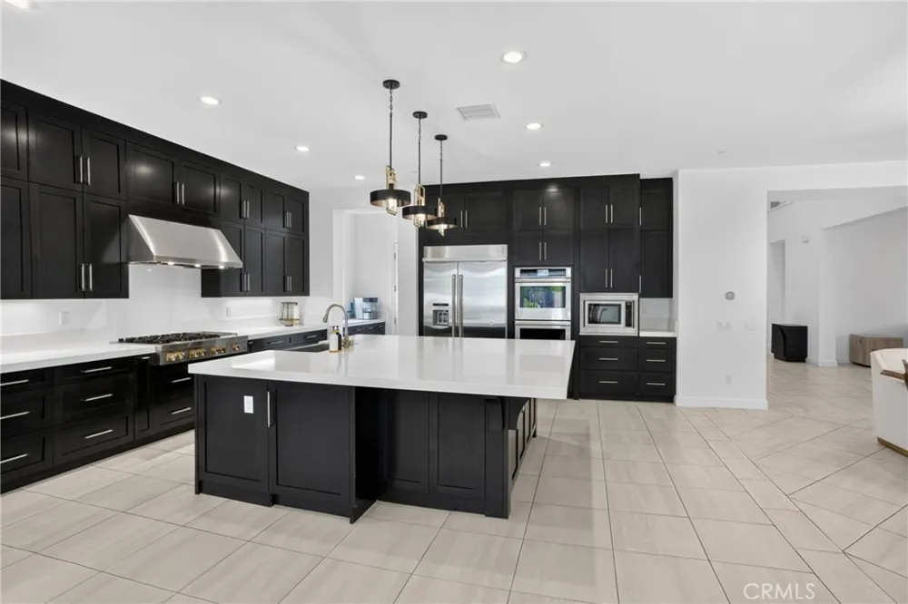 19865 Split Oak Los Angeles, CA 91311