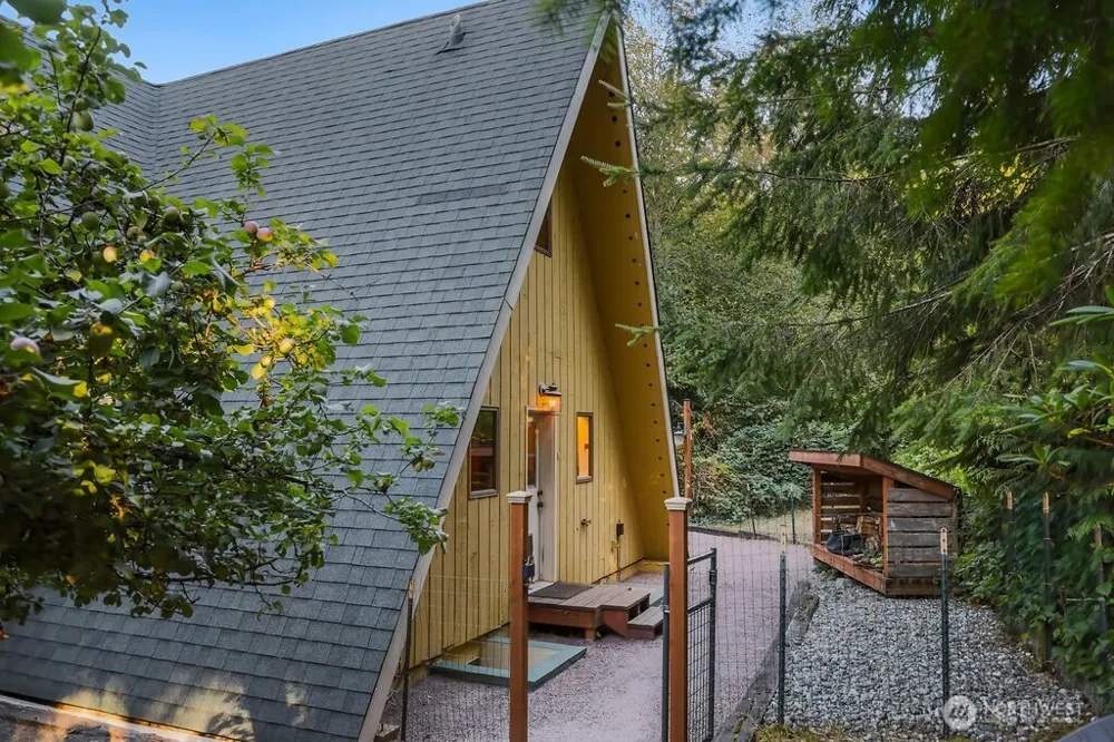 9073 Kaija Lane NW Seabeck, WA 98380