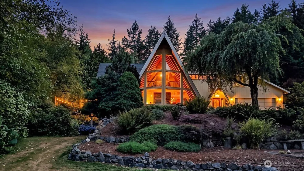 9073 Kaija Lane NW Seabeck, WA 98380