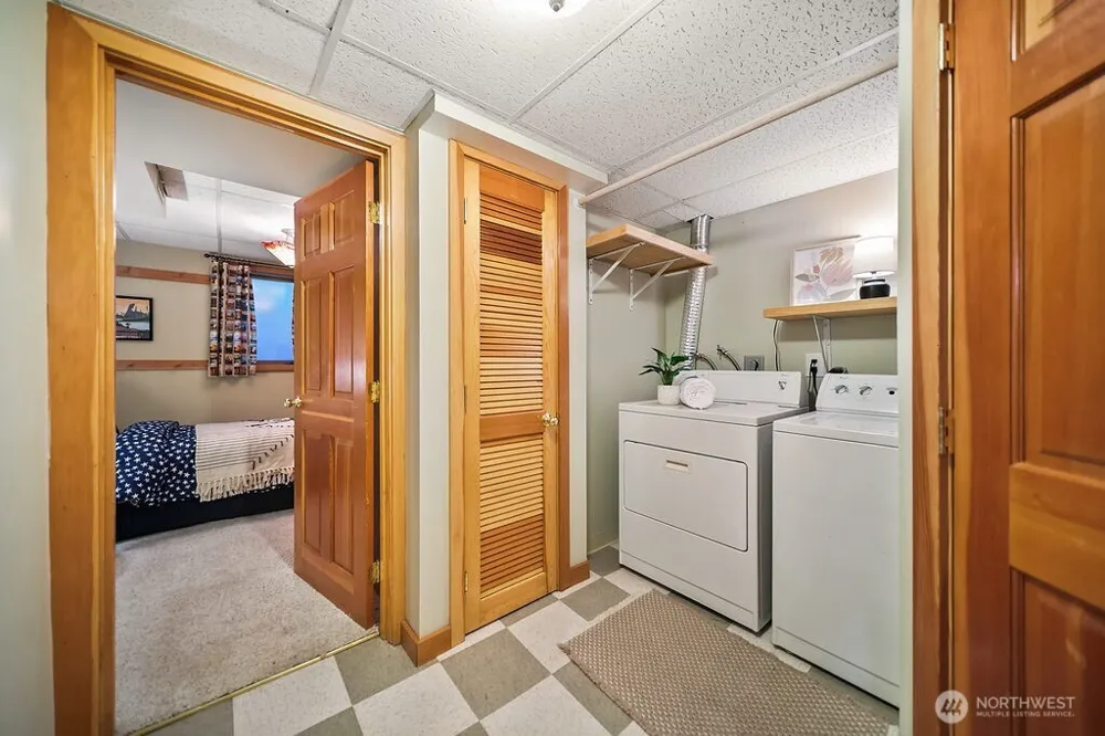 9073 Kaija Lane NW Seabeck, WA 98380